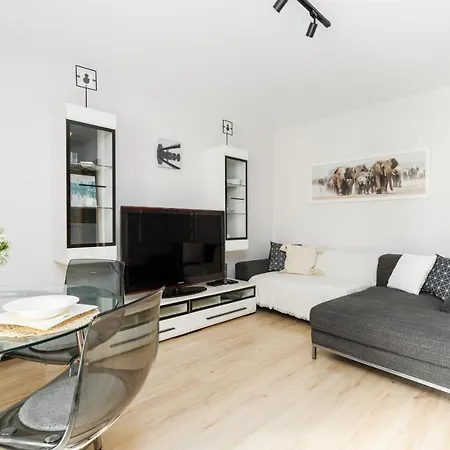 Cozy Karpia 17 With Terrace In By Renters Apartman Poznań