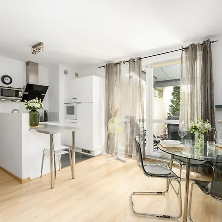Cozy Karpia 17 With Terrace In By Renters 아파트